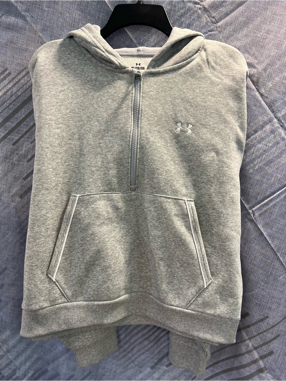 BNWT Under Armour Women’s Light Gray Zip-Up Hoodie Sweatshirt
